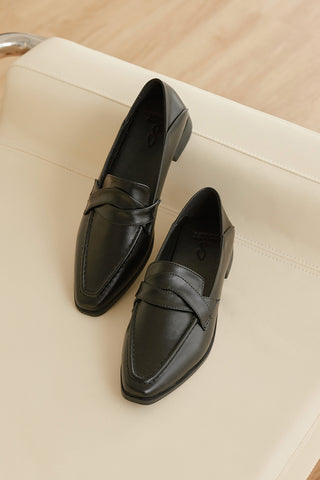 Yara Weaved Loafers in Black
