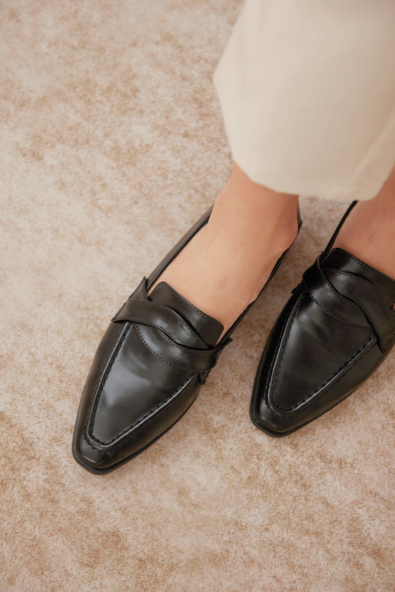 Yara Weaved Loafers in Black