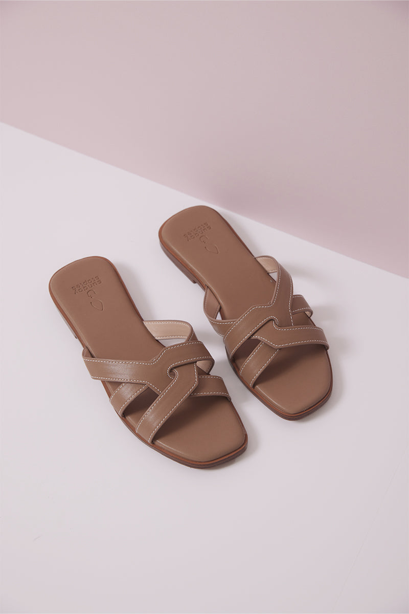 Yuna Contrast Stitching Interlocking Sliders in Taupe