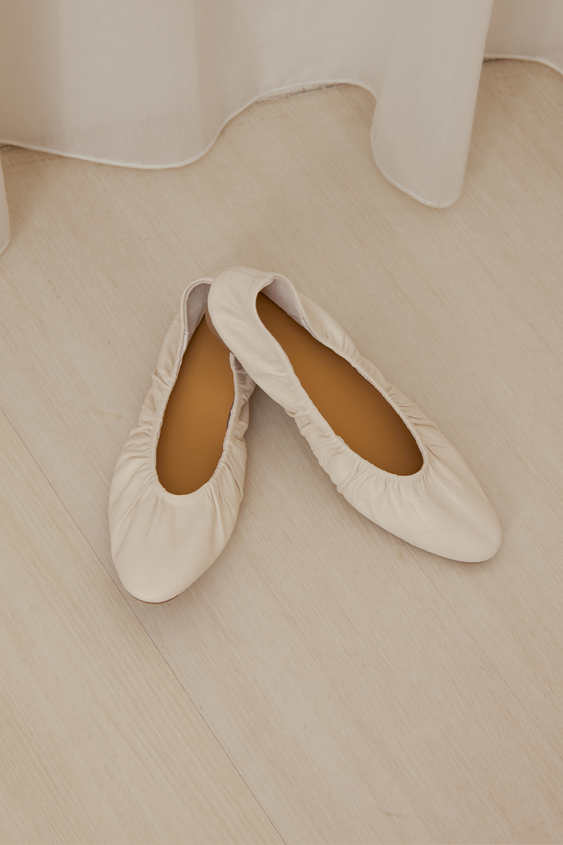 Clarinet Sheep Leather Ruched Flats in Cream