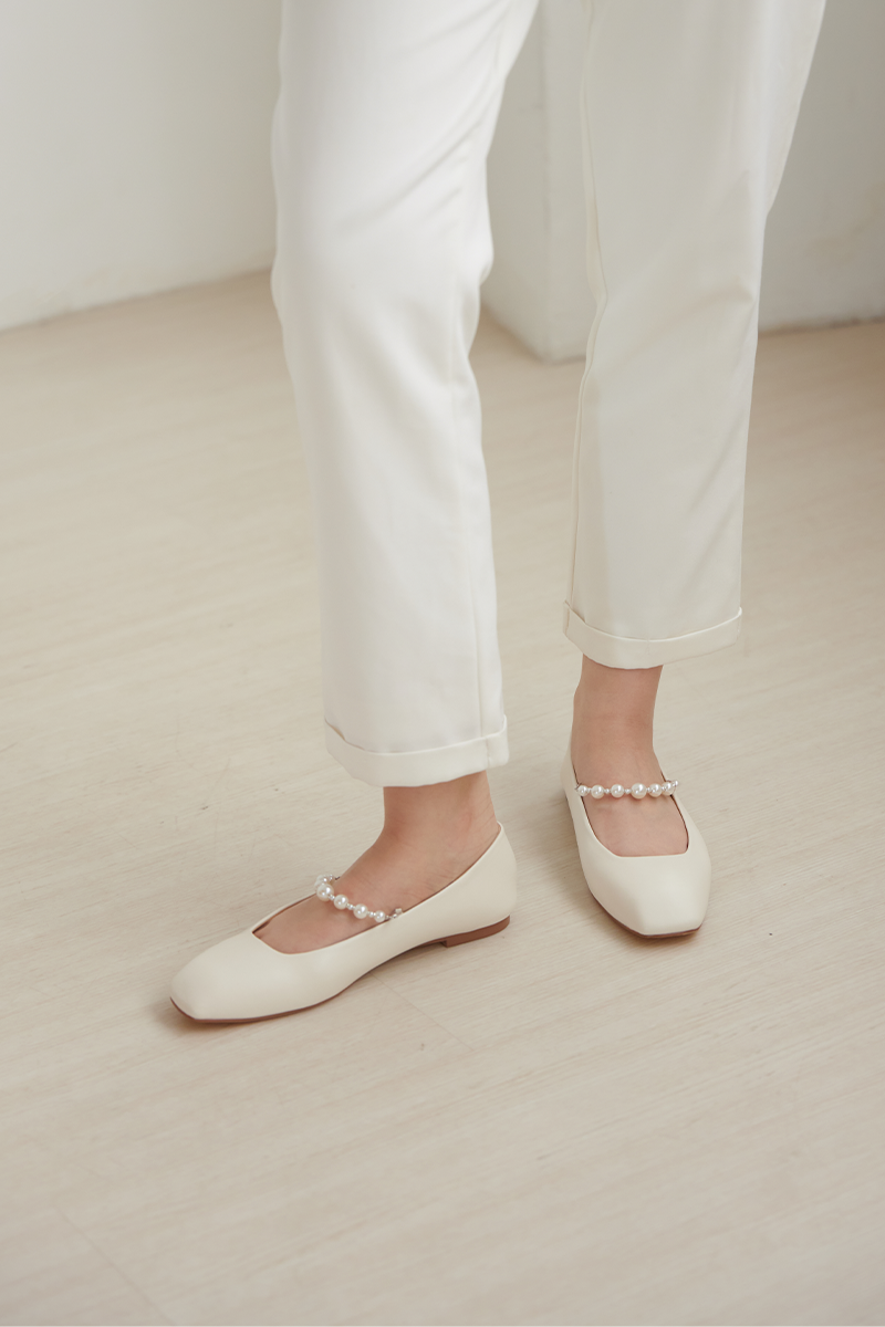 Rian Detachable Pearl Strap Flats in Cream