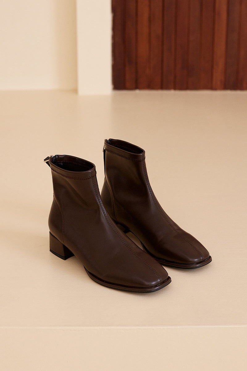 Cardith Block Heel Ankle Boots in Mahogany