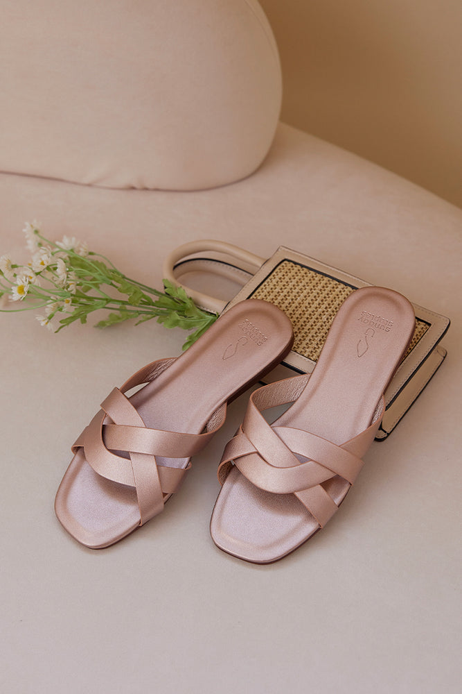 Evie Strappy Sliders in Champagne