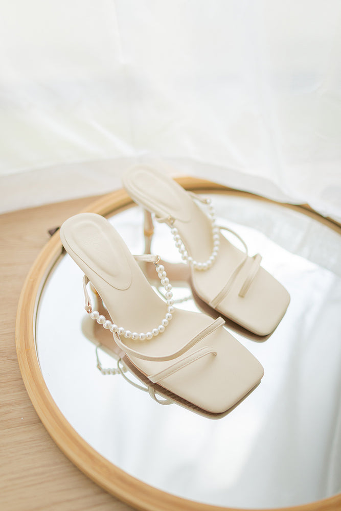 Loeil Pearl Heels in Cream
