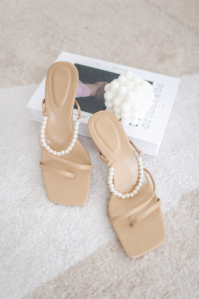 Loeil Pearl Heels in Taupe