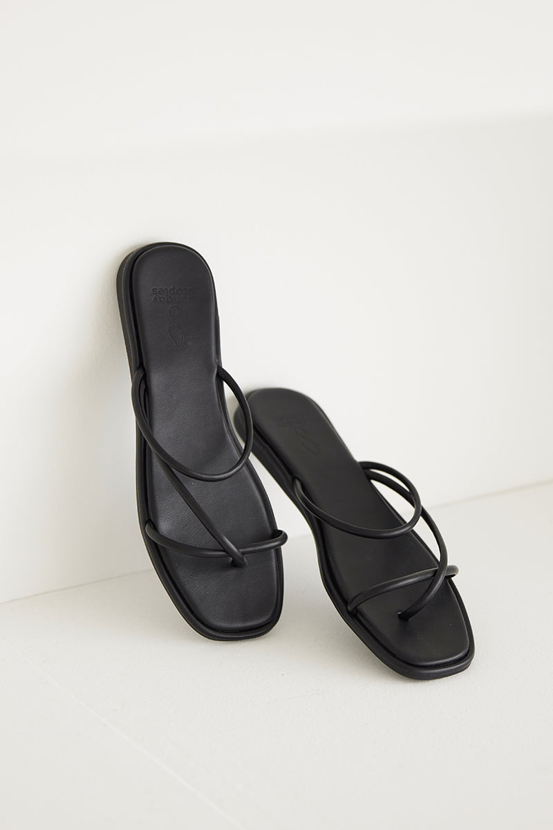 Ollie Strappy Sliders in Black