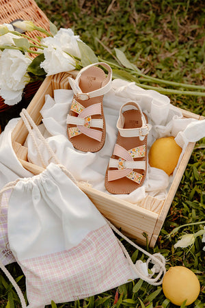 
                  
                    Leighton Sandals in Pink & Floral Kids
                  
                