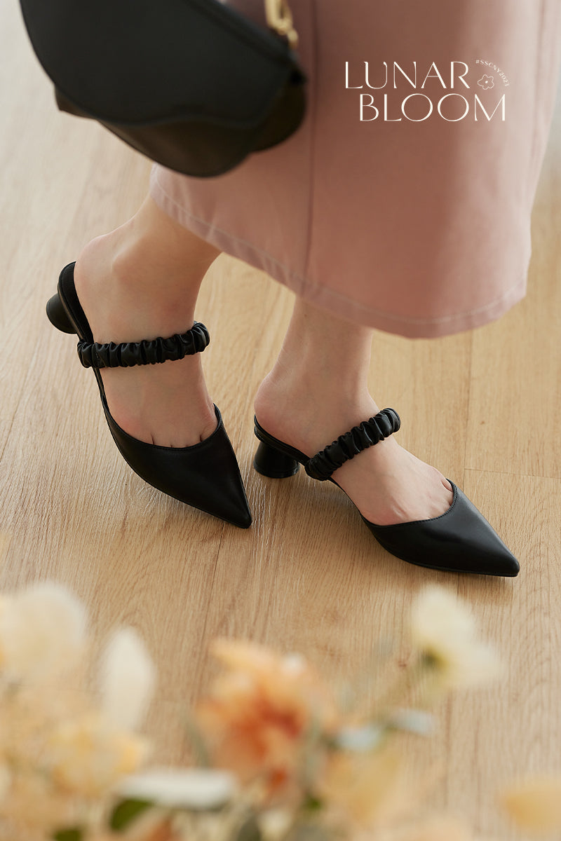 Soelle Ruched Heels in Black