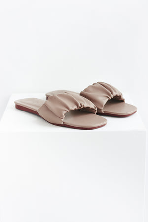 
                  
                    Willow Sliders in Earth
                  
                
