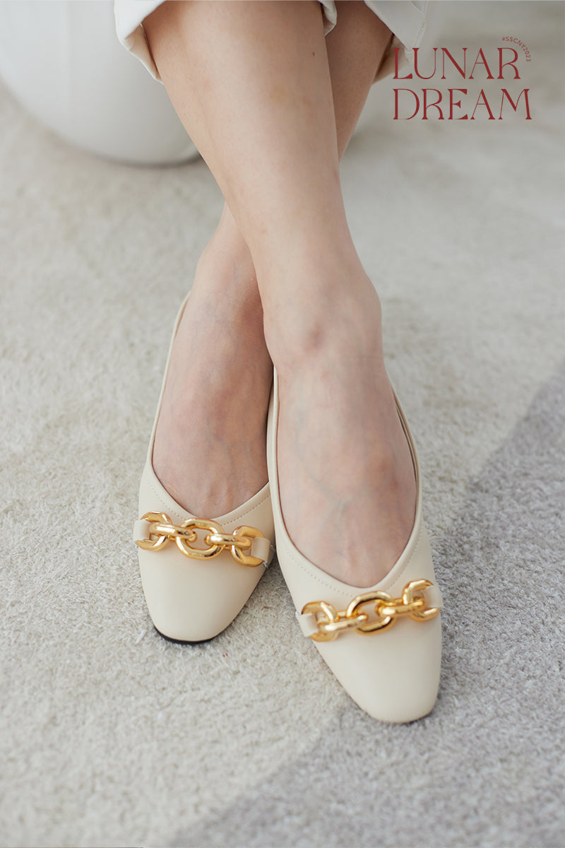 Rylee Chain Flats in Cream