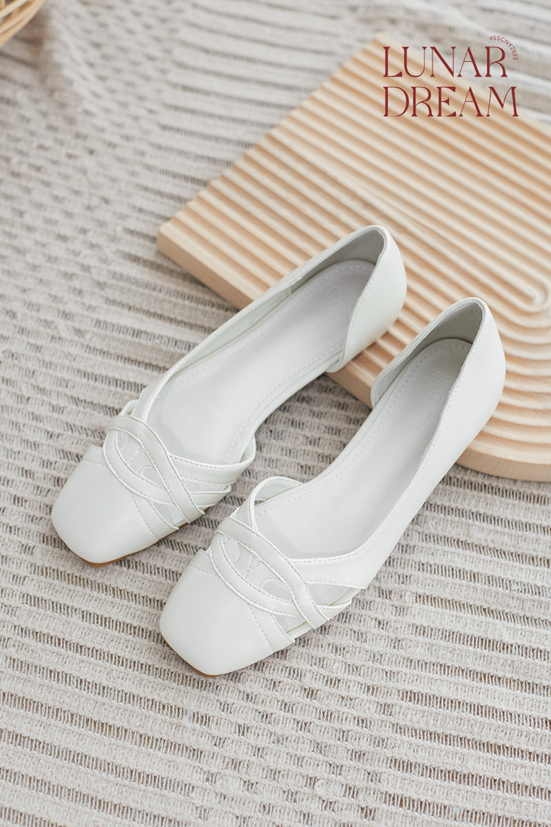 Spade Interlocking D'orsay Flats in Egg